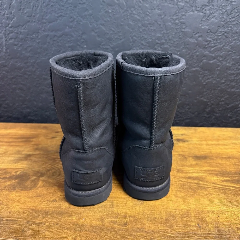 UGG Classic Short II 1019030T Black Leather Sheepskin Boots Kids Size 13